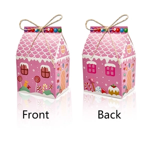 Vorder- und Rückansicht einer rosa Lebkuchenhaus-Geschenkbox mit rustikaler Schleife