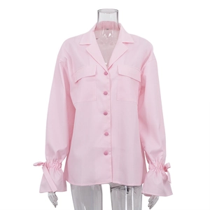 Damenhemd mit rosa Streifen, klassischem Kragen und Manschetten mit Schleifendetail