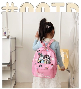 Vista posteriore zainetto rosa per bambine con stampa Thailandia e tasche laterali capienti