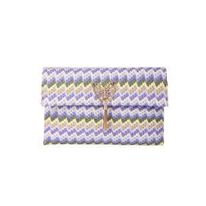 Bolso sobre de paja con tejido zigzag morado verde y mariposa de strass