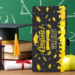 Detalle de la tarjeta de regalo Congrats GRAD y portadinero oro negro para la graduación