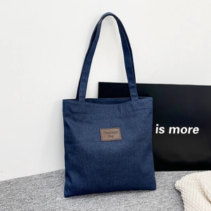 Sac Fourre-tout en Denim de Grande Capacité pour Femmes Vintage Décontracté Bleu Foncé Avec Patch en Cuir Pour Sorties Quotidiennes