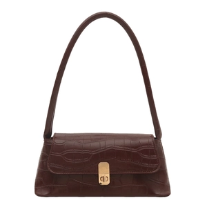 Sac hobo marron foncé à motif crocodile avec fermoir rotatif rectangulaire doré
