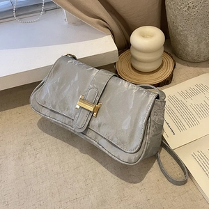 Women Baguette Shoulder Bag Crinkled PU Leather Retro Underarm Bag With Golden H Buckle Minimalist Commuting Handbag