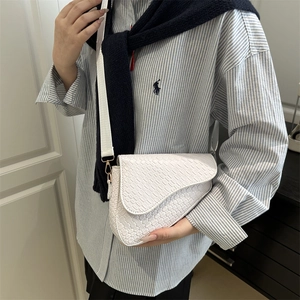 Retro white saddle crossbody bag with textured woven pattern and wide shoulder strap