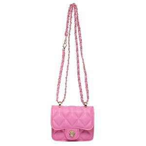 Mini sac bandoulière rose matelassé avec fermoir rose dorée sur fond blanc pur