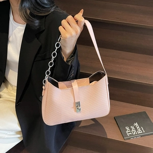 Bolso baguette rosa con relieve texturizado y correa de cadena para mujer