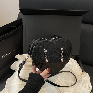 Women Heart Shaped Crossbody Bag Crocodile Pattern PU Leather Silver Chain Pendant Sweet Cool Shoulder Handbag Fashion