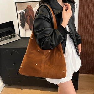 Fashion Velvet Hobo Bag For Women Large Capacity Suede Shoulder Bag With Rivets Vintage Underarm Tote Commuter Handbag