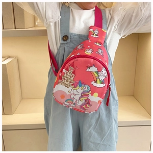 Bolso bandolera rosa para niños con estampado de unicornio y detalle de correa roja
