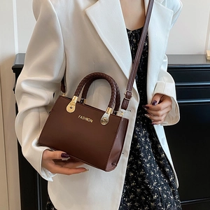Braune Vintage PU-Lederhandtasche mit geflochtenen Griffen und goldenem FASHION-Schriftzug