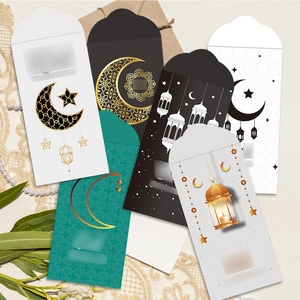 Enveloppes Eid vertes avec motifs de lune dorée et lanternes pour célébrations