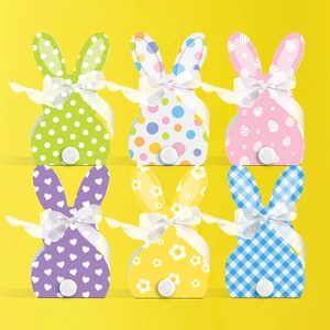 Set di 6 scatole regalo a forma di coniglietto pasquale colorato con fiocchi e pompon su giallo