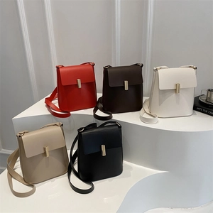Sac à Épaule en Cuir PU pour Femmes Élégant Serrure Métallique Sac Bandoulière Petit Sac Carré Chic Polyvalent Mode
