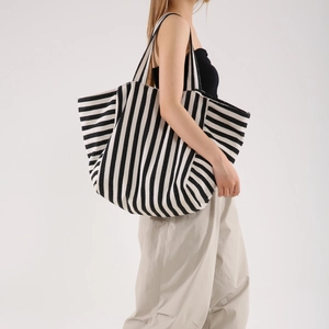 Sac fourre-tout classique en toile à rayures noires et blanches avec de larges poignées