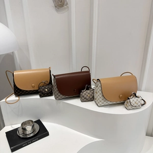 Tre eleganti borse porta cellulare vintage con mini pochette coordinate in toni terra