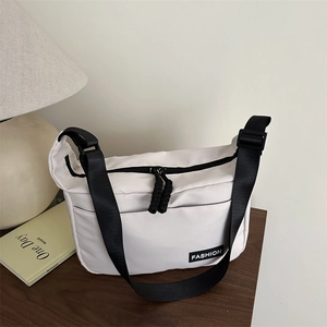 Women's Casual Nylon Shoulder Bag Large Capacity Dumpling Crossbody Bag Japanese Style With Wide Strap Fashion Label Everyday