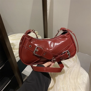 Sac Sous l'Aisselle en Cuir PU Femme Mode Brillant Moto Sac à Épaule Avec Boucle en Métal Y2K Streetwear Crescent Hobo