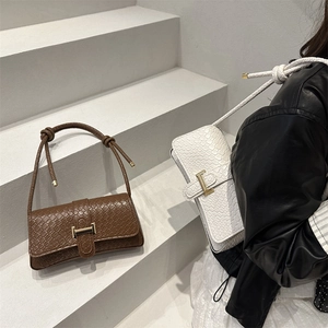 Bolso de hombro de moda con patrón de cocodrilo marrón y blanco y hebilla dorada