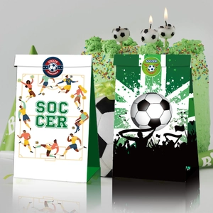 Geschenktüten aus Papier mit Fußballmotiven und Spielerillustrationen für Fan-Partys