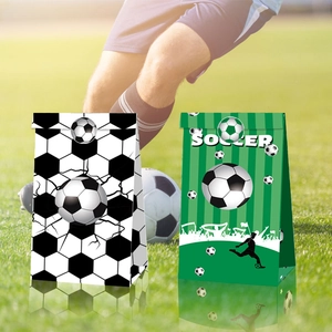 Sacs cadeaux en papier kraft sur le thème du football avec motifs sportifs pour fêtes