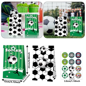 Sacs cadeaux fête de football avec motif gazon vert et autocollants de tournoi