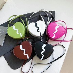 Sacs bandoulière chics en forme de cœur en diverses couleurs avec motif d'éclair