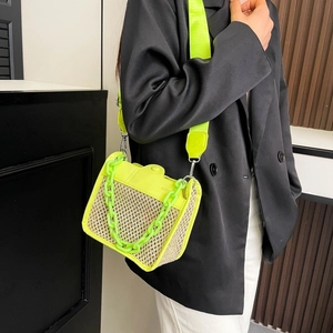 Women Fashion Woven Straw Crossbody Bag PVC Leather Patchwork Small Square Bag With Resin Chain Shoulder Strap Vacation Daily Bag