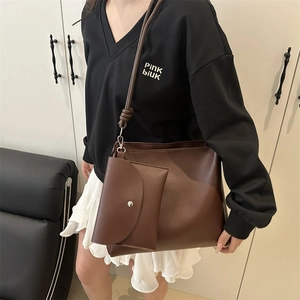 Retro dark brown leather tote bag set with matching small pouch for daily commute