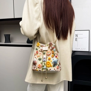 Sac seau beige tendance avec fleurs au crochet 3D et motifs d'ours faits à la main