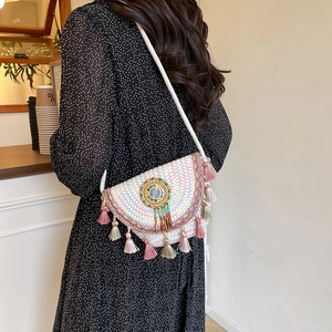Sacoche bohème avec broderie arc-en-ciel et glands colorés pour femmes à la mode