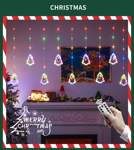 Makroaufnahme der Weihnachtsmann-LED-Vorhanglichter mit Anhängern und Fernbedienung