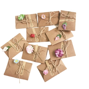 DIY kraft paper greeting cards with colorful handmade flowers and hemp ropes
