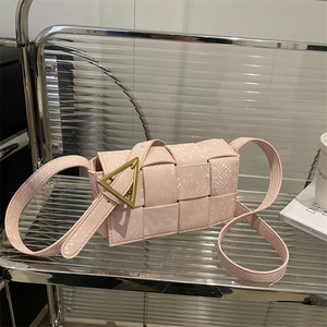 Gewebte Schultertasche Schlangenmuster PU Leder Quadratische Umhängetasche Mit Dreiecksschnalle Mode Lässig Für Frauen