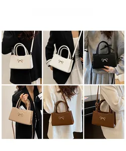 Détail de modèles portant des sacs à bandoulière avec nœud en plusieurs couleurs