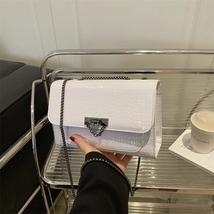 Sac À Épaule Femme Cuir PU Motif Crocodile Chaîne Métallique Petit Sac Carré Bandoulière Street Fashion Messenger