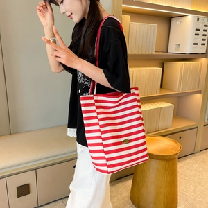 Sac Fourre-Tout En Toile Rayée Grande Capacité Sac À Main Décontracté Avec Boucle Magnétique Et Étiquette Métallique Pour Femmes