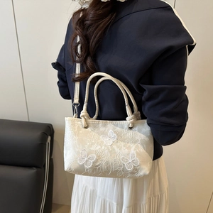 Elegante borsa in pizzo bianco con farfalla ricamata e tracolla staccabile