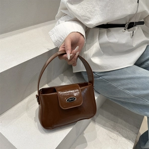 Women Vintage PU Leather Shoulder Bag Retro Small Square Crossbody Bag Minimalist Underarm Handbag With Metal Logo Daily Purse