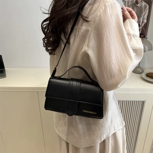 Borsa a tracolla quadrata minimalista in pelle nera da donna con scritte moda