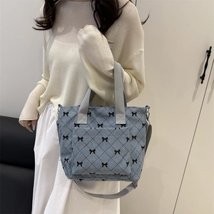 Sac fourre-tout en velours bleu avec motif nœud noir et bandoulière réglable pour femme