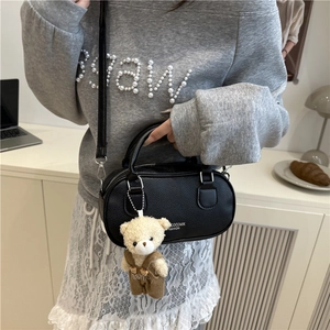 Minimalist black lychee texture handbag with plush bear charm and detachable shoulder strap