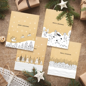 Details von vier Weihnachts-Geschenktüten mit handgezeichneten festlichen Motiven