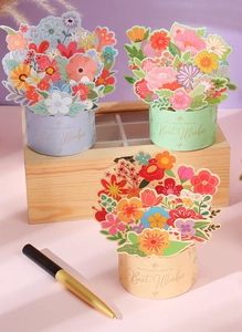 Trois cartes bouquets de fleurs 3D en violet, vert et beige avec vœux de bonheur inclus