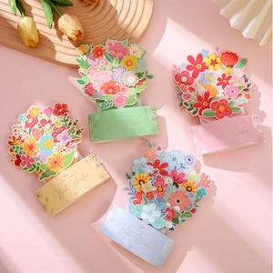 Détail de cartes de vœux fleurs 3D en couleurs pastel avec texte doré Best Wishes