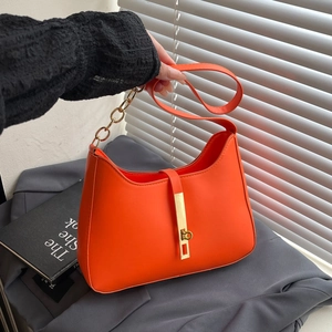 Women PU Leather Underarm Bag With Gold Metal Lock Chain Vintage Hobo Shoulder Bag Minimalist Fashion Messenger Handbag