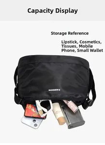 Détail montrant la grande capacité du sac à bandoulière en nylon noir imperméable