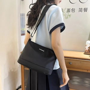 Sac Bandoulière en Nylon Imperméable pour Femmes Grande Capacité Mode Lettre Sac à Épaule Simple Polyvalent Sac de Banlieue