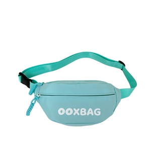 Sac banane bandoulière vert menthe minimaliste avec sangle réglable et logo OOXBAG