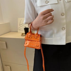 Schicke orangefarbene Mini-Handtasche mit Steinmuster, Doppelgriff und Schultergurt